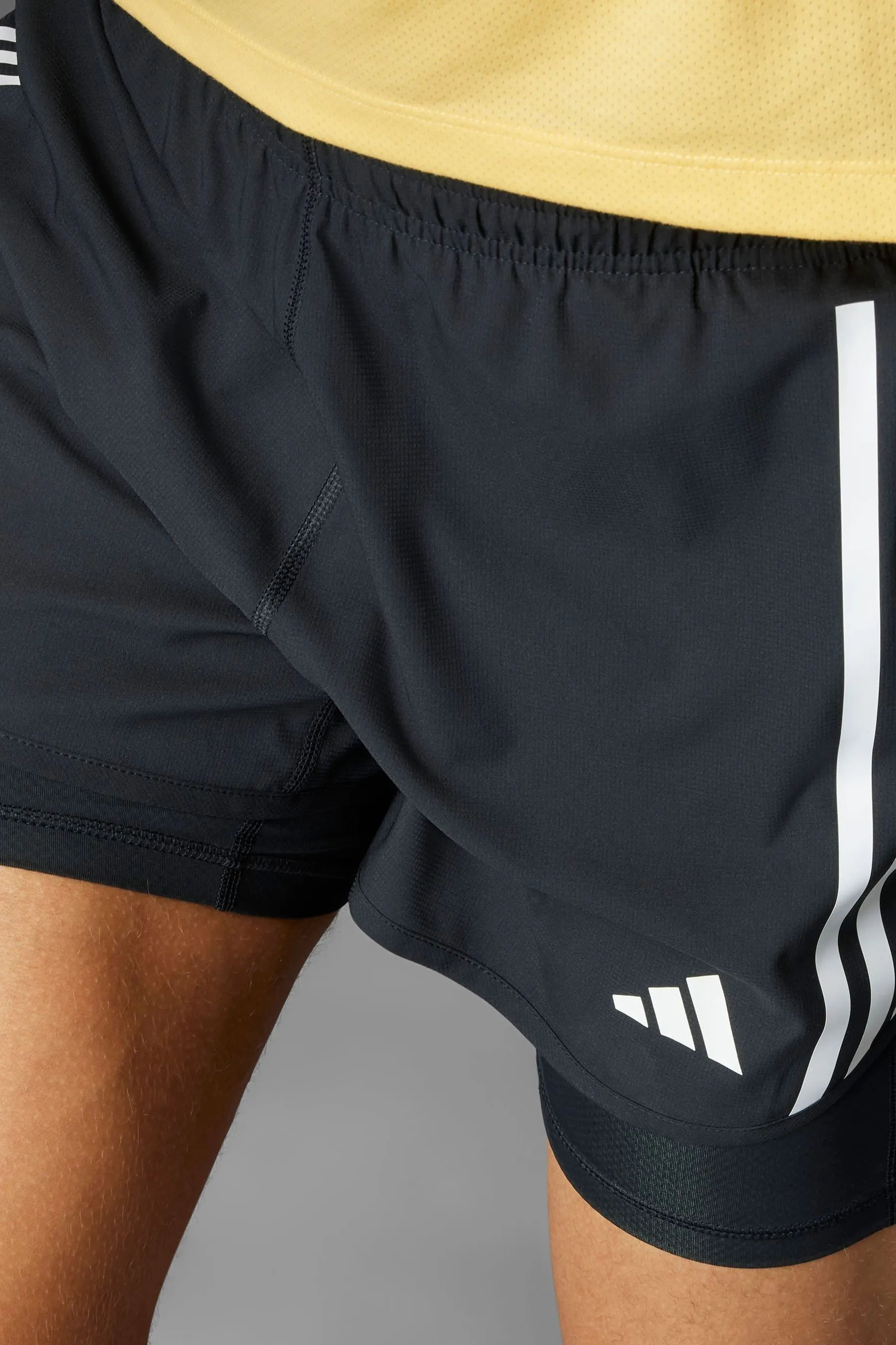 adidas possiede i pantaloncini Run 2-In-1